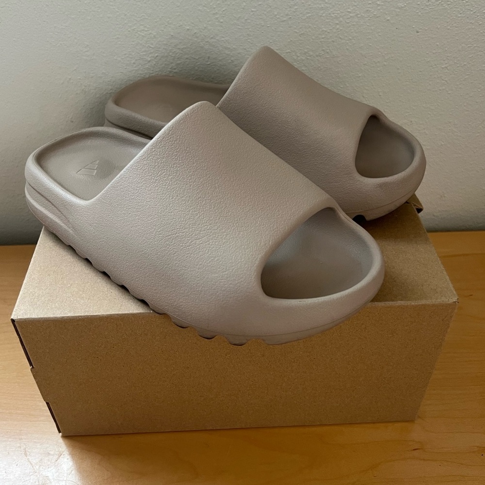 Yeezy Slide in Pure